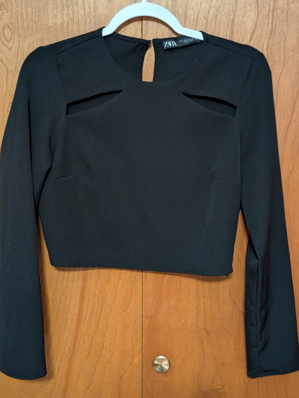 ZARA Black Long-Sleeve Cutout Crop Top